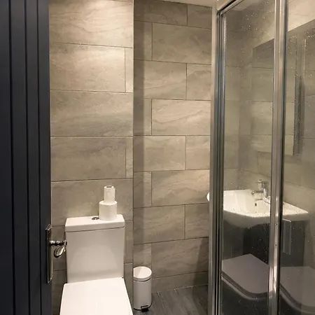 1 Bedroom Luxury Serviced Flat, 24hr Check In Wifi Netflix Washer Fully Equipped * Bradford (West Yorkshire)